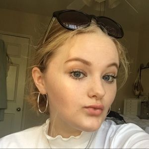 Meet your Posher, Lauren